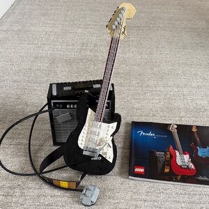 LEGO Fenster Stratocaster 6390709 Black and White LEGO Guitar with Amplifier